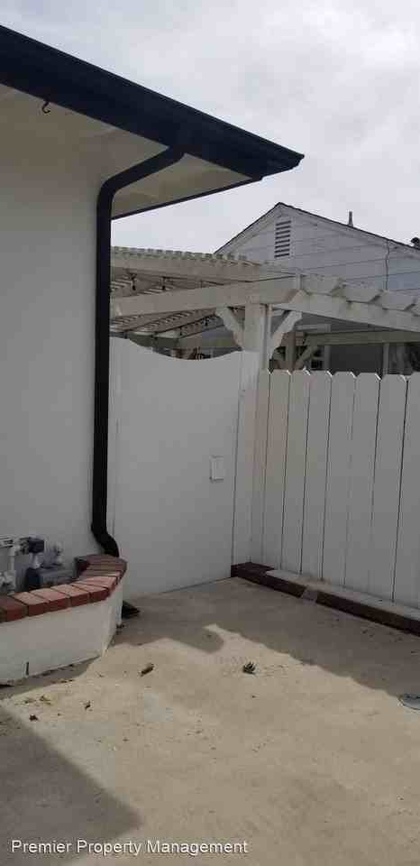 2126 Grandview Dr - Photo 3 of 17
