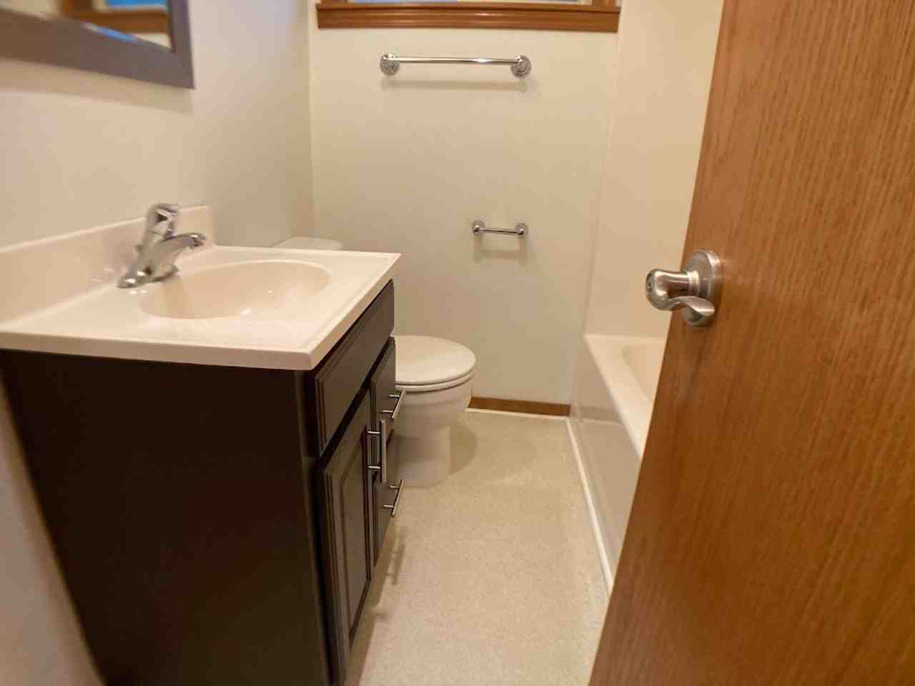 1214 Se Overlook Ave - Photo 3 of 18