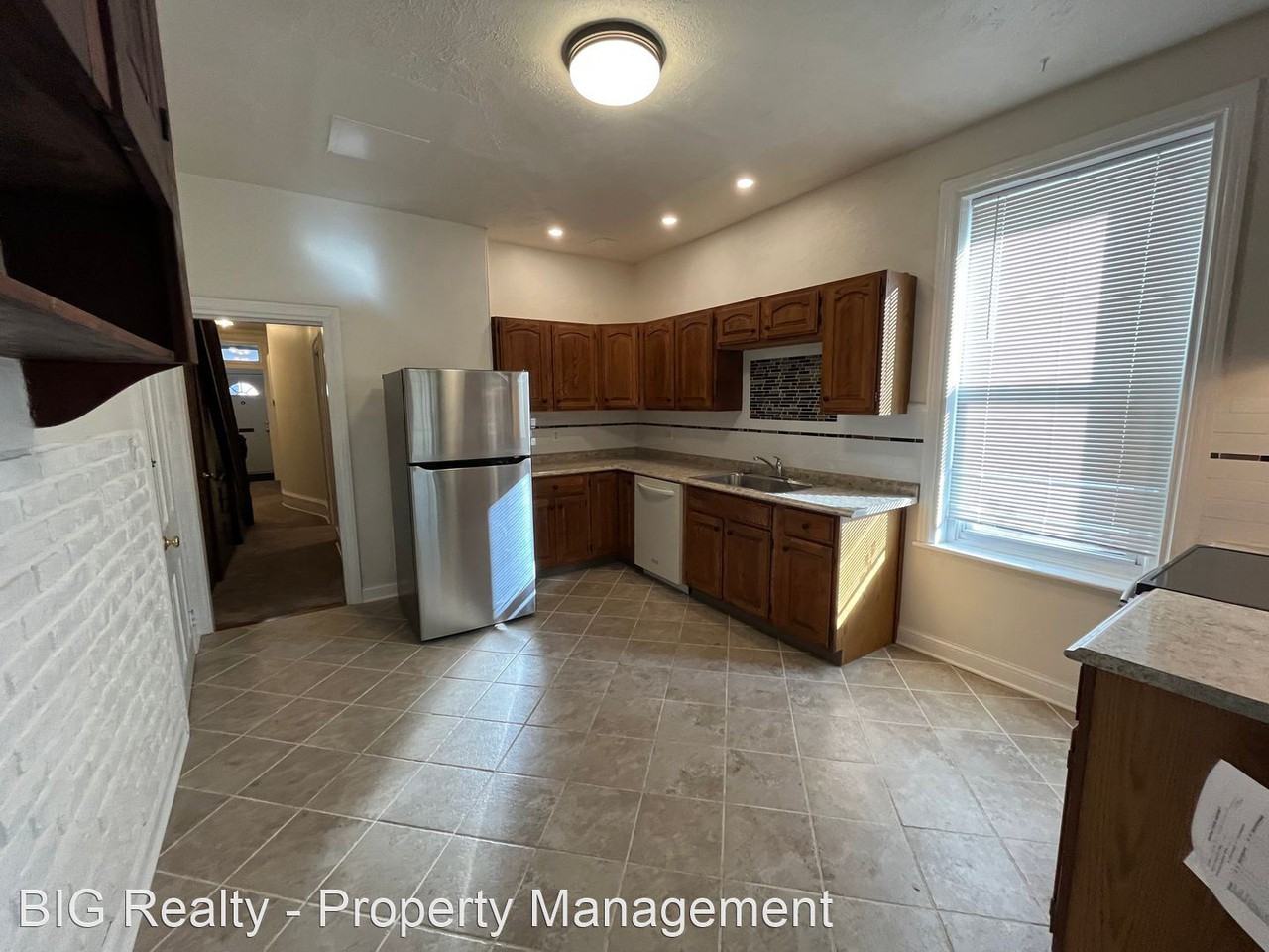 718 W Lafayette St - Photo 2 of 12