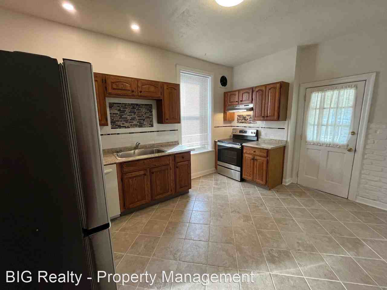 718 W Lafayette St - Photo 3 of 12