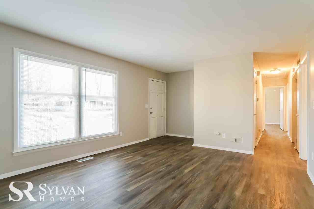 400 W Montcastle Dr - Photo 3 of 13