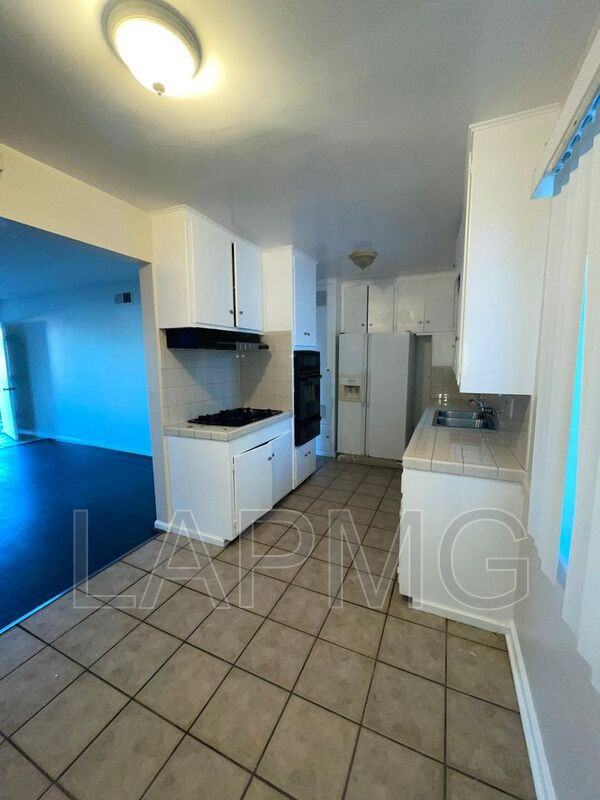 11185 Carson Dr #D - Photo 3 of 12