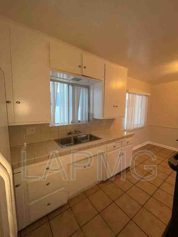 11185 Carson Dr #D - Photo 4 of 12