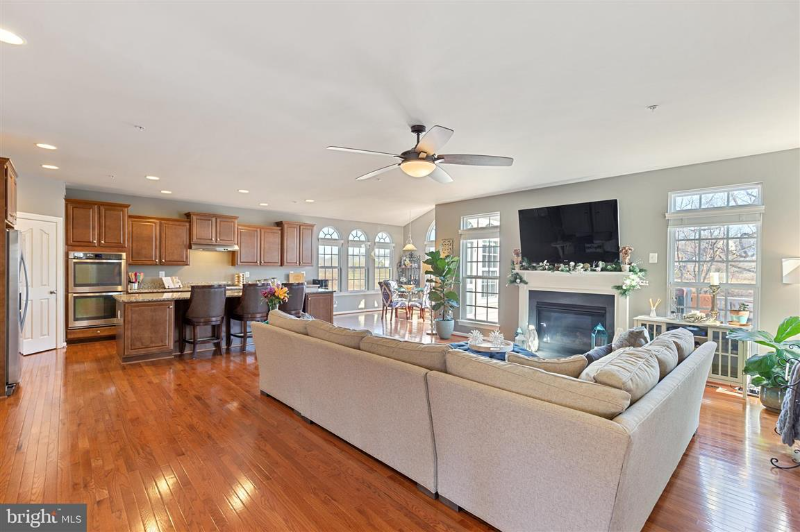 2716 Beech Orchard Ln - Photo 4 of 18