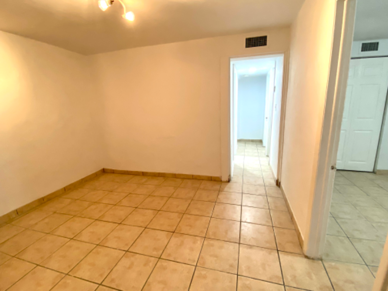 4307 Sw 9th St - Photo 2 of 15