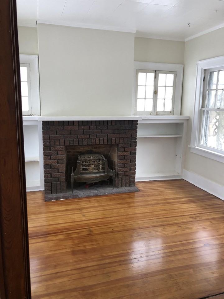 800 E Burlington Ave #1 - Photo 3 of 10