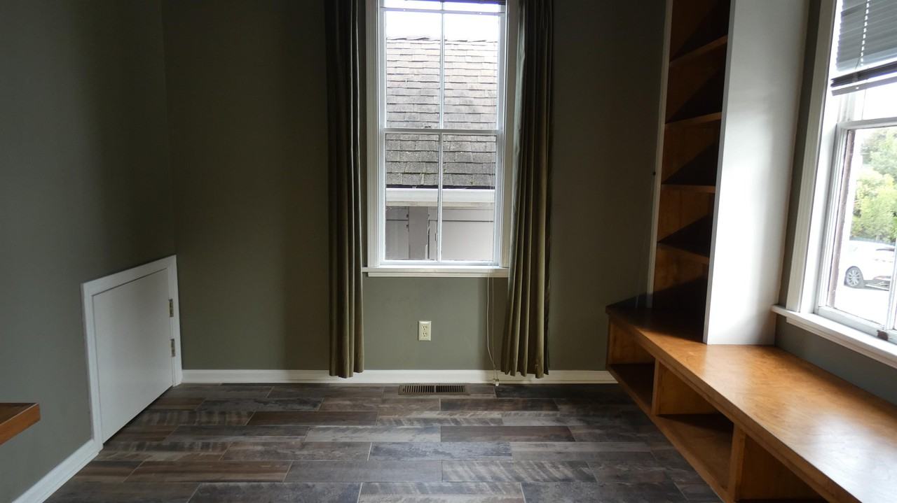 516 9th St #1 - Photo 3 of 27