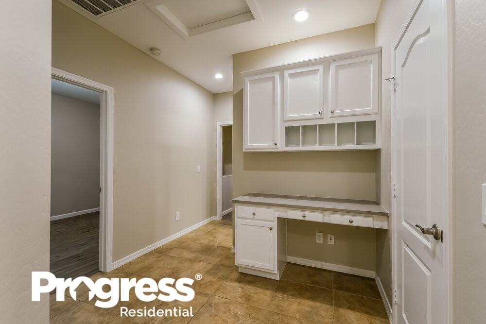 6832 6832 W RIDGELINE RD-1a - Photo 3 of 21