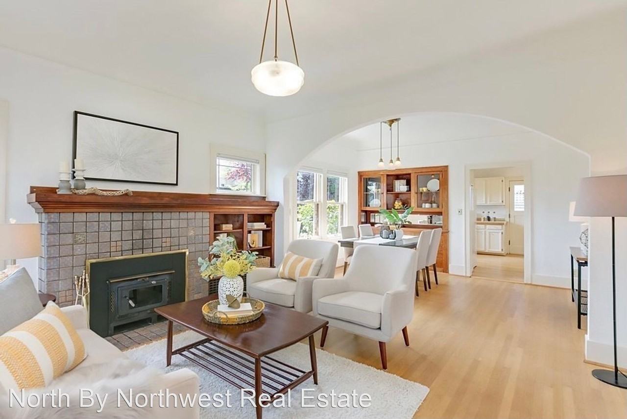 611 W Crockett St - Photo 2 of 4