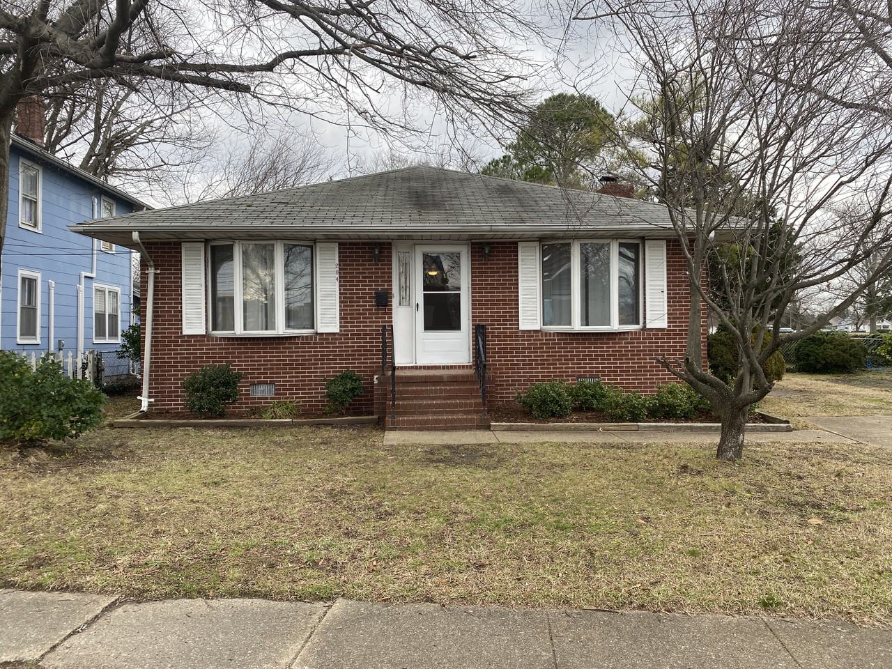 204 Lincoln St - Photo 2 of 30