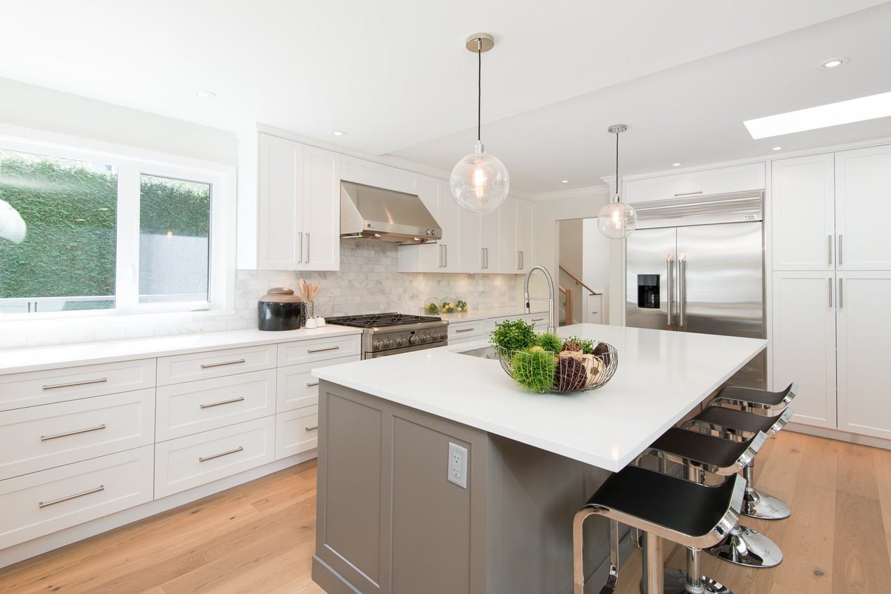 3545 Wellington Cres - Photo 2 of 17