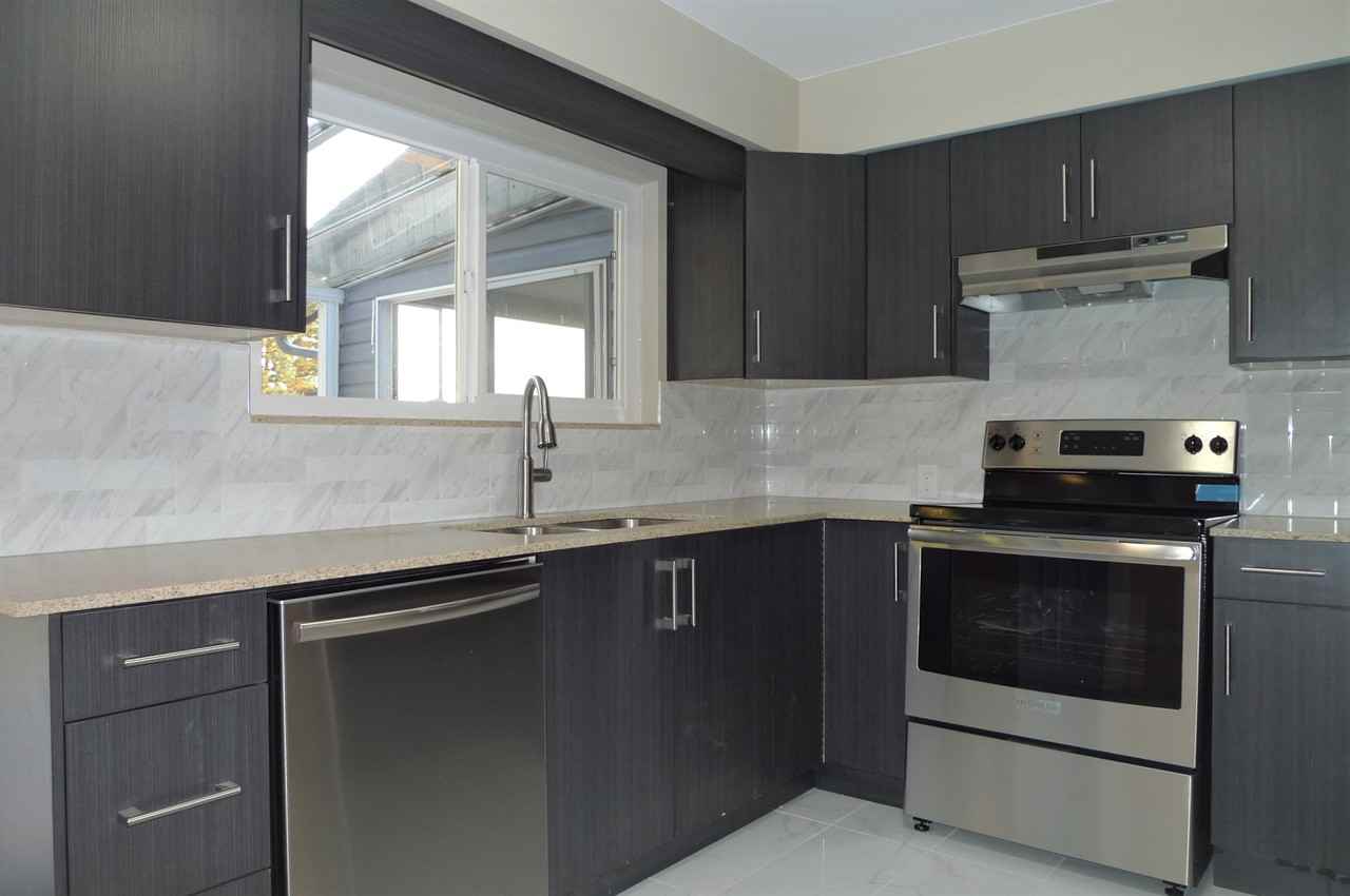 327 Laurentian Cres - Photo 2 of 19