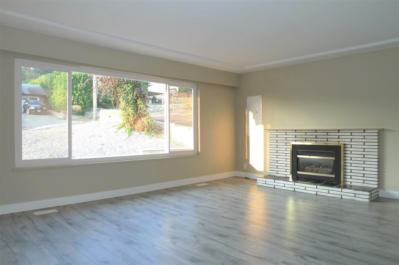 327 Laurentian Cres - Photo 3 of 19