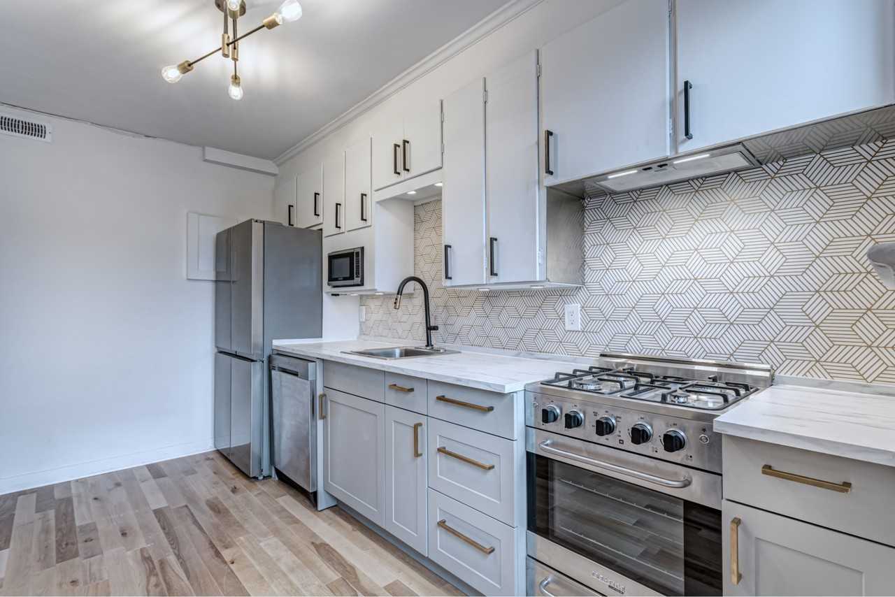 1035 King Street West - Photo 2 of 21