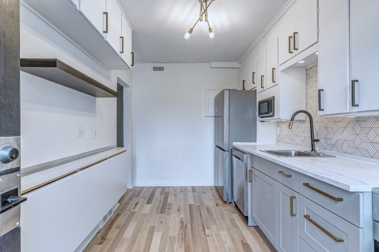 1035 King Street West - Photo 3 of 21