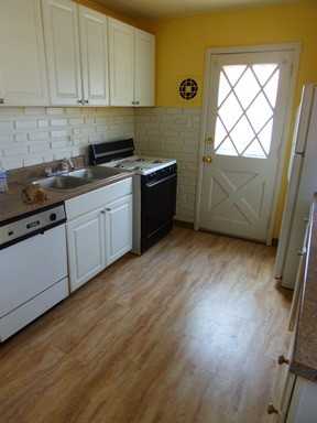 1196 Manfeld Dr - Photo 3 of 10