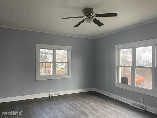 402 N Bradley Ave - Photo 2 of 6
