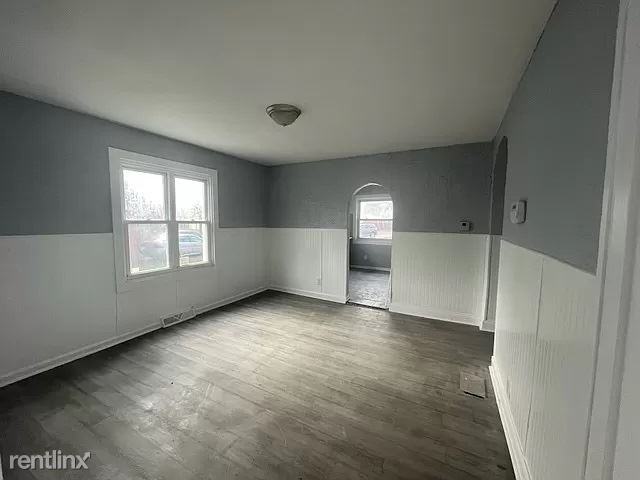 402 N Bradley Ave - Photo 3 of 6