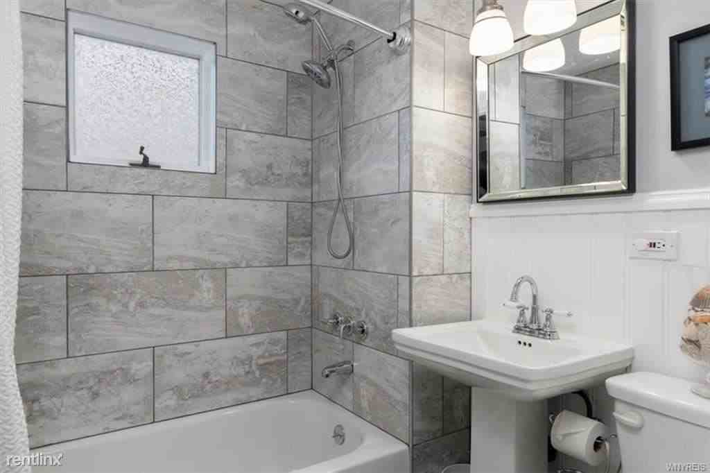 321 Westgate Rd - Photo 2 of 10