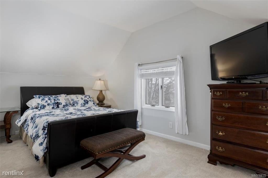 321 Westgate Rd - Photo 3 of 10