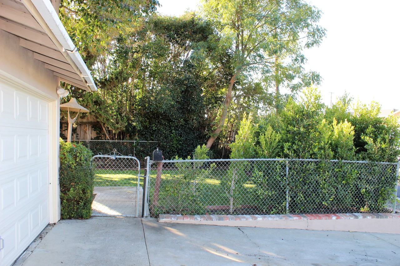 5346 Primrose Dr - Photo 6 of 47