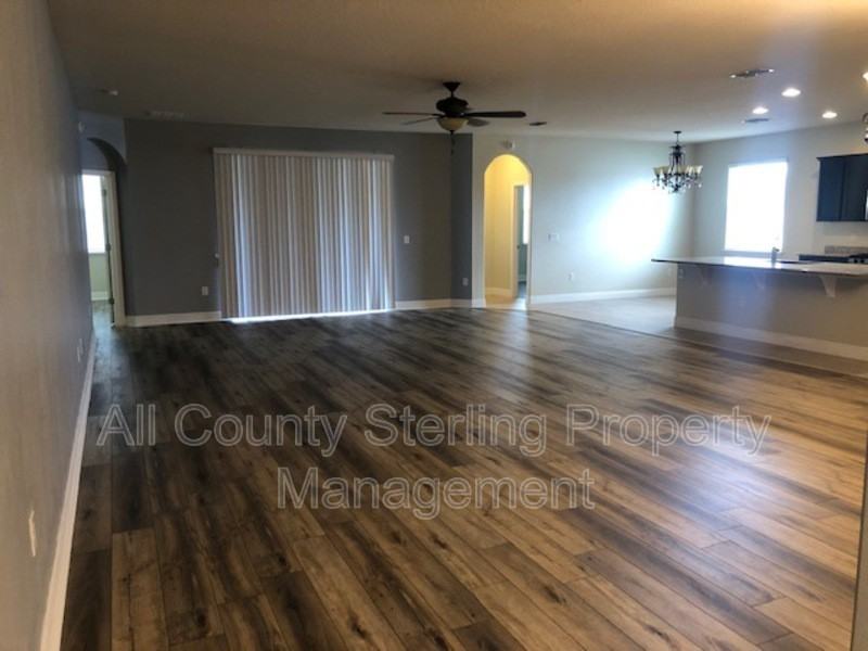 1423 Alexington Avenue - Photo 5 of 19