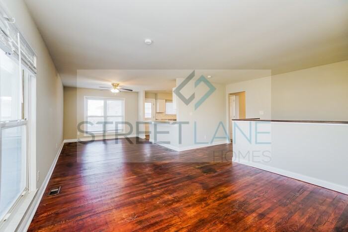 2842 Woodcroft Rd - Photo 3 of 15