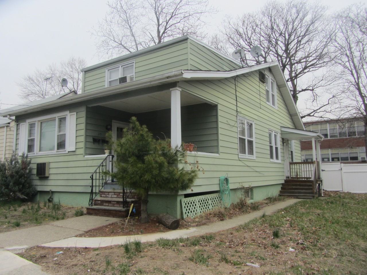 25 Cliff St - Photo 3 of 10