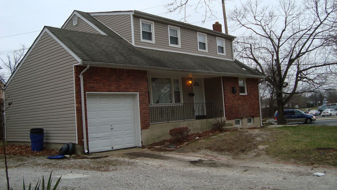 124 Locust Dr - Photo 2 of 22
