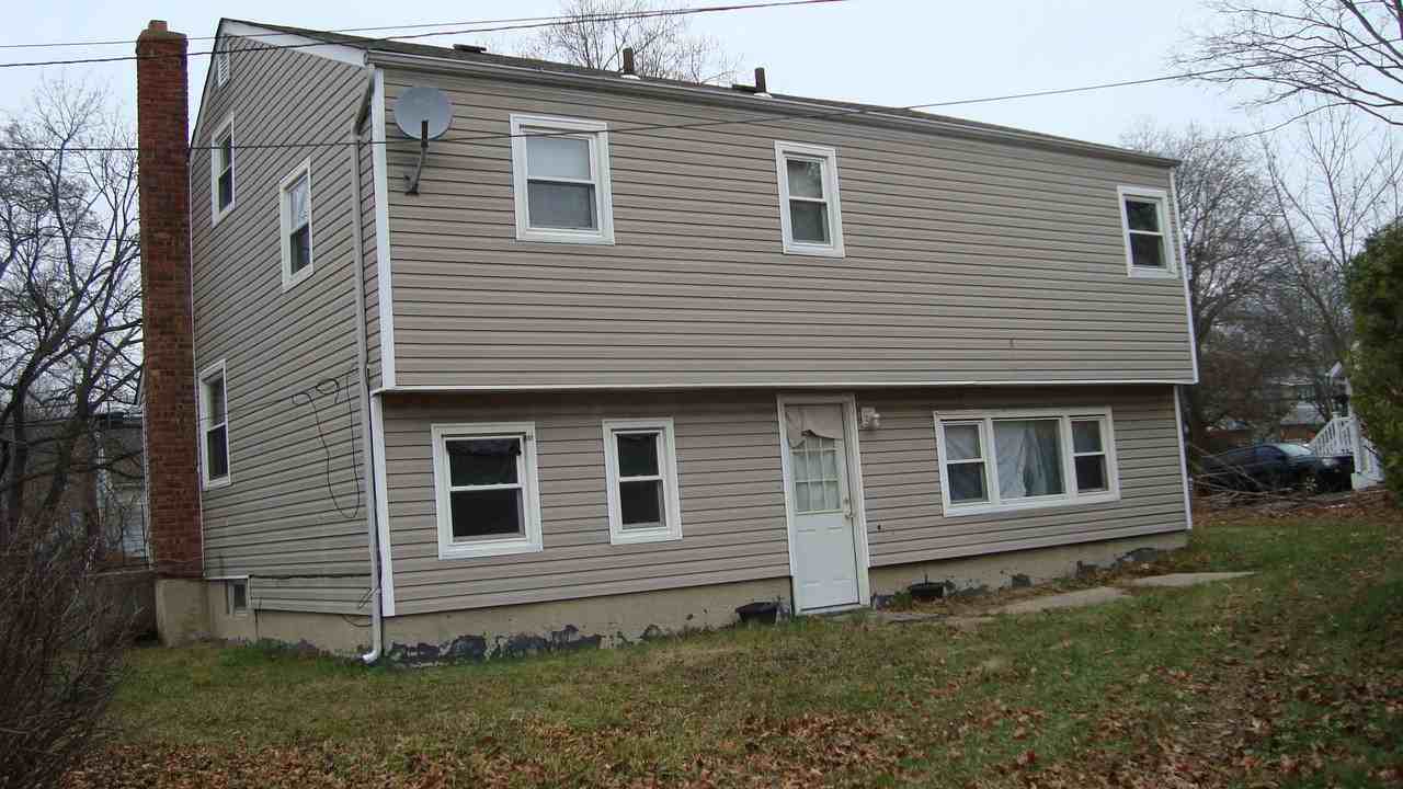 124 Locust Dr - Photo 3 of 22