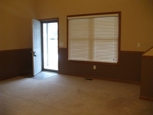 112 W Washington St - Photo 3 of 12