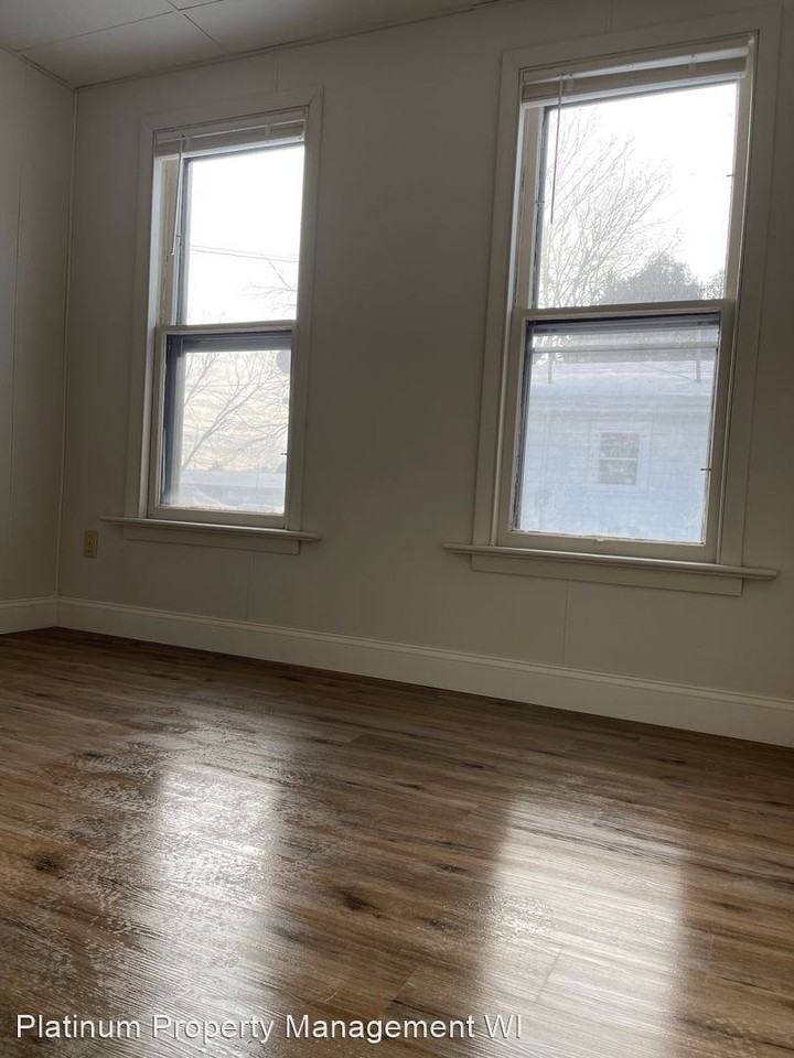 112 S Franklin - Photo 2 of 14