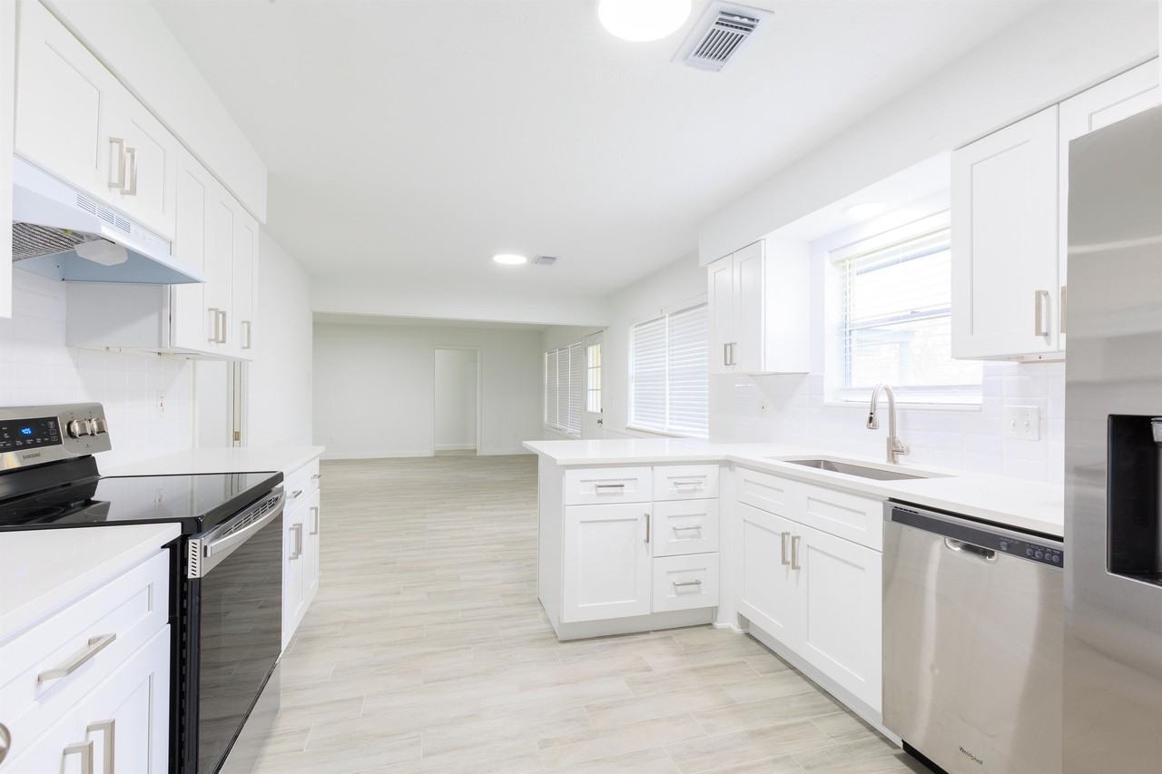 2510 Straight Creek Dr #1 - Photo 2 of 32