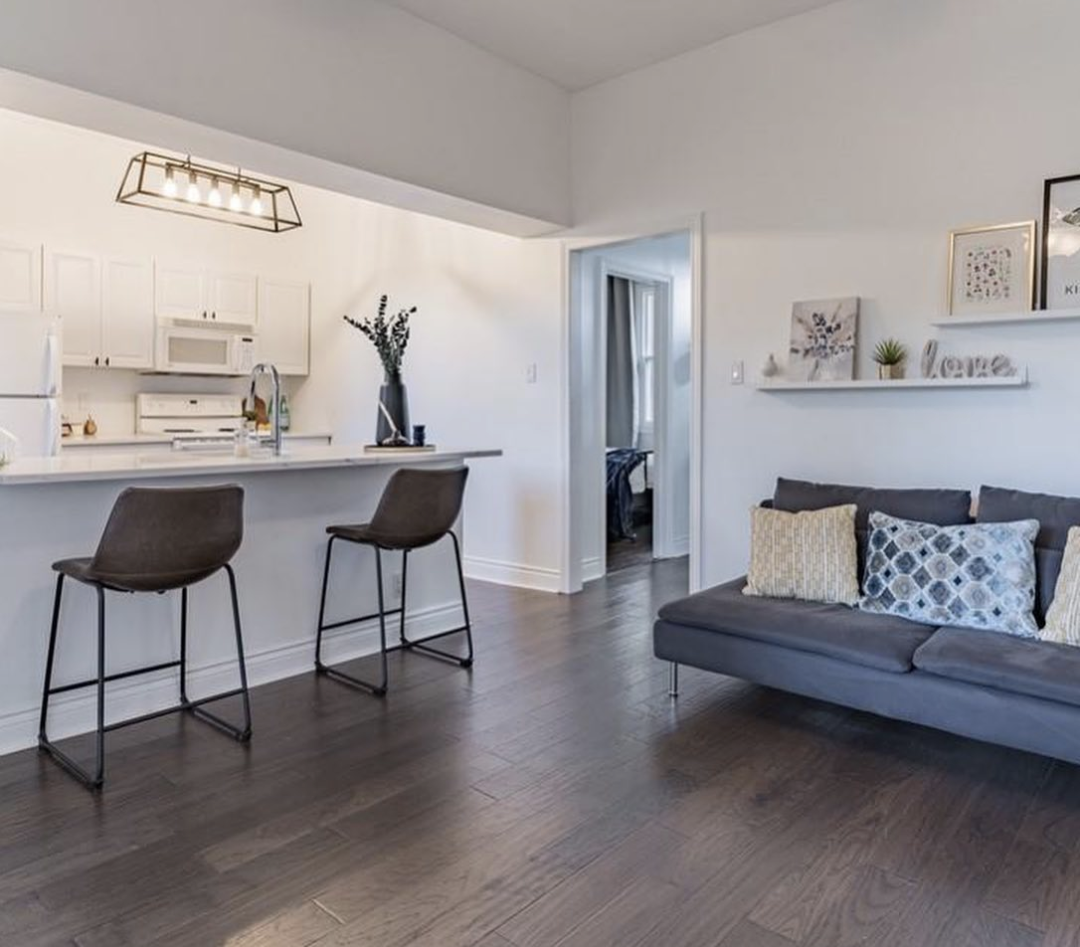 270 Hunter Street West - Photo 2 of 10