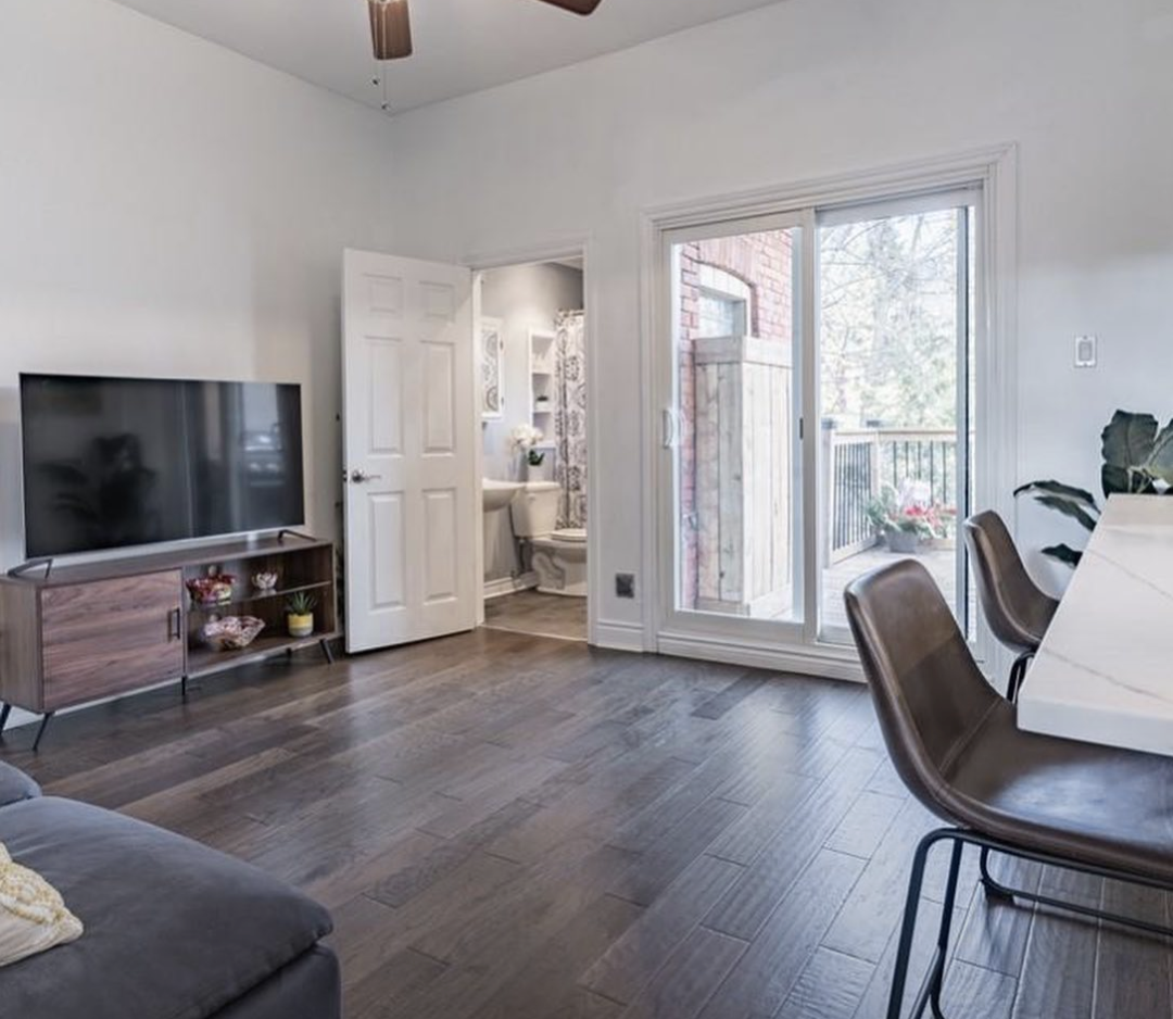 270 Hunter Street West - Photo 3 of 10