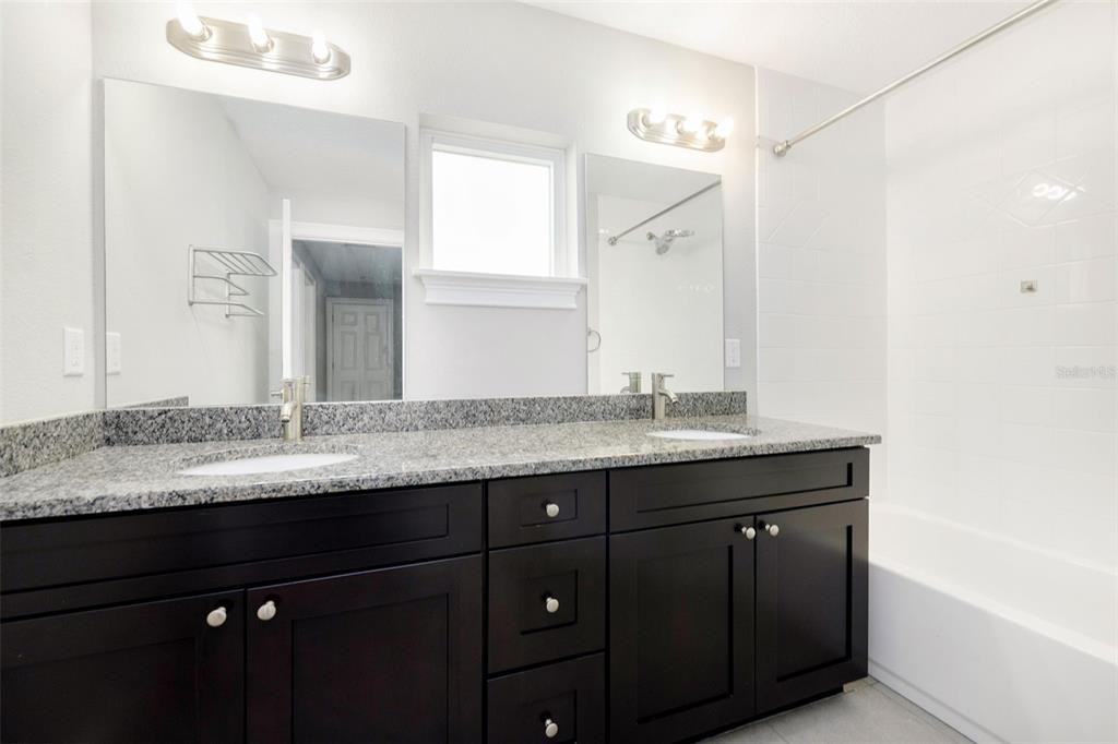 3633 Bay Heights Way - Photo 2 of 16