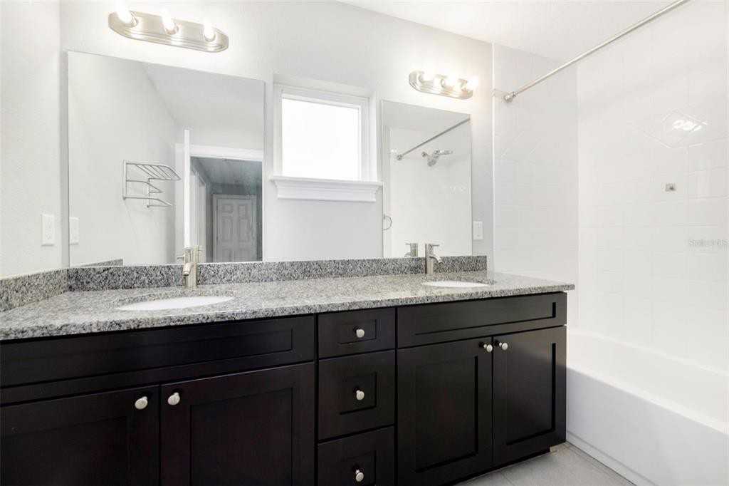 3633 Bay Heights Way - Photo 3 of 16
