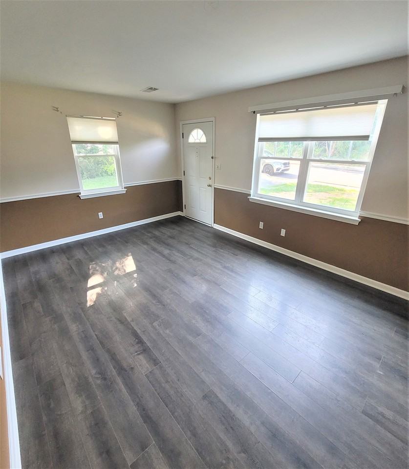 205 Willow St - Photo 2 of 19
