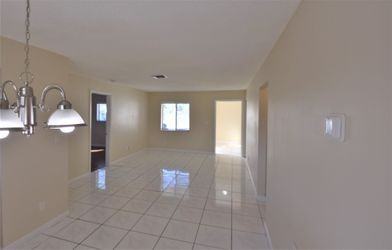 2530 Nw 26th Ave - Photo 3 of 15