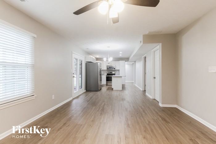 1073 Charnwood Pkwy - Photo 2 of 15