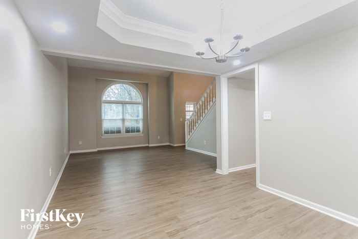 1073 Charnwood Pkwy - Photo 3 of 15