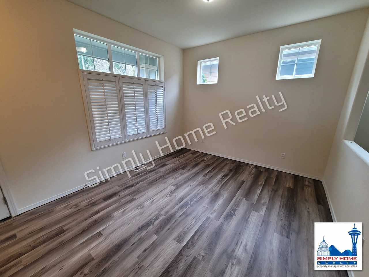 8516 Lackland Ct Ne - Photo 4 of 20