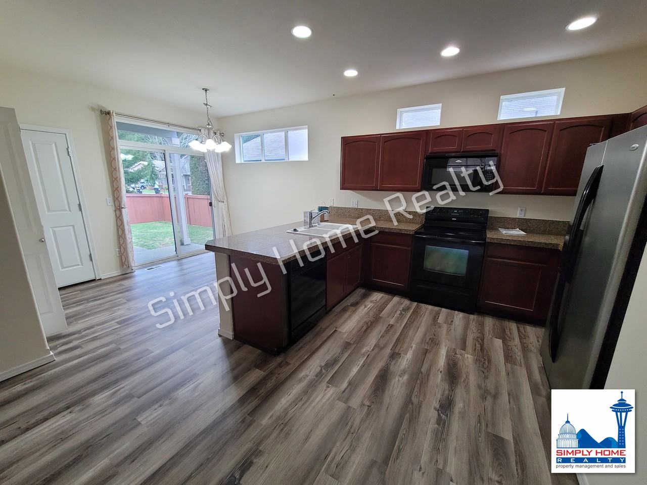 8516 Lackland Ct Ne - Photo 6 of 20