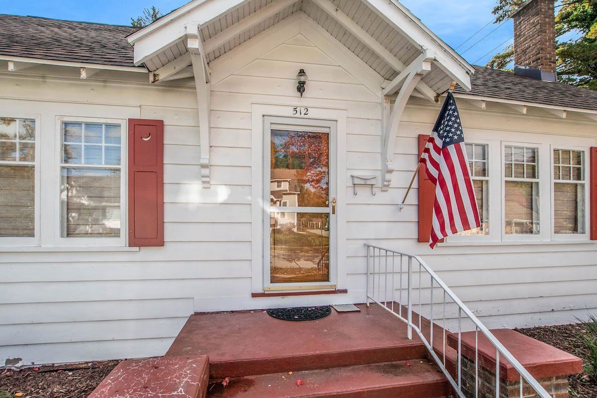 512 Woodlawn Ave - Photo 3 of 21