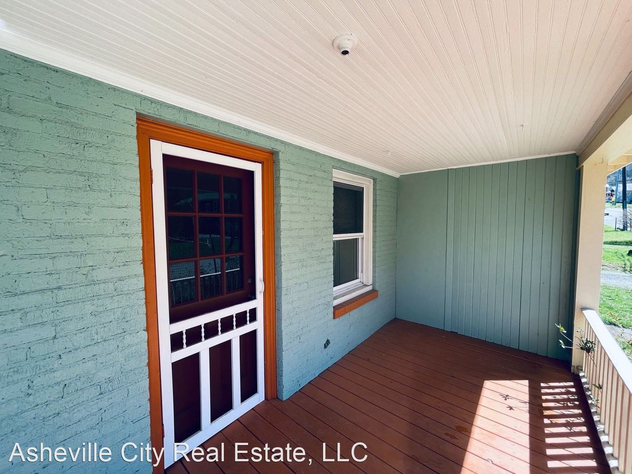 301/303 Dennis Street - Photo 2 of 8