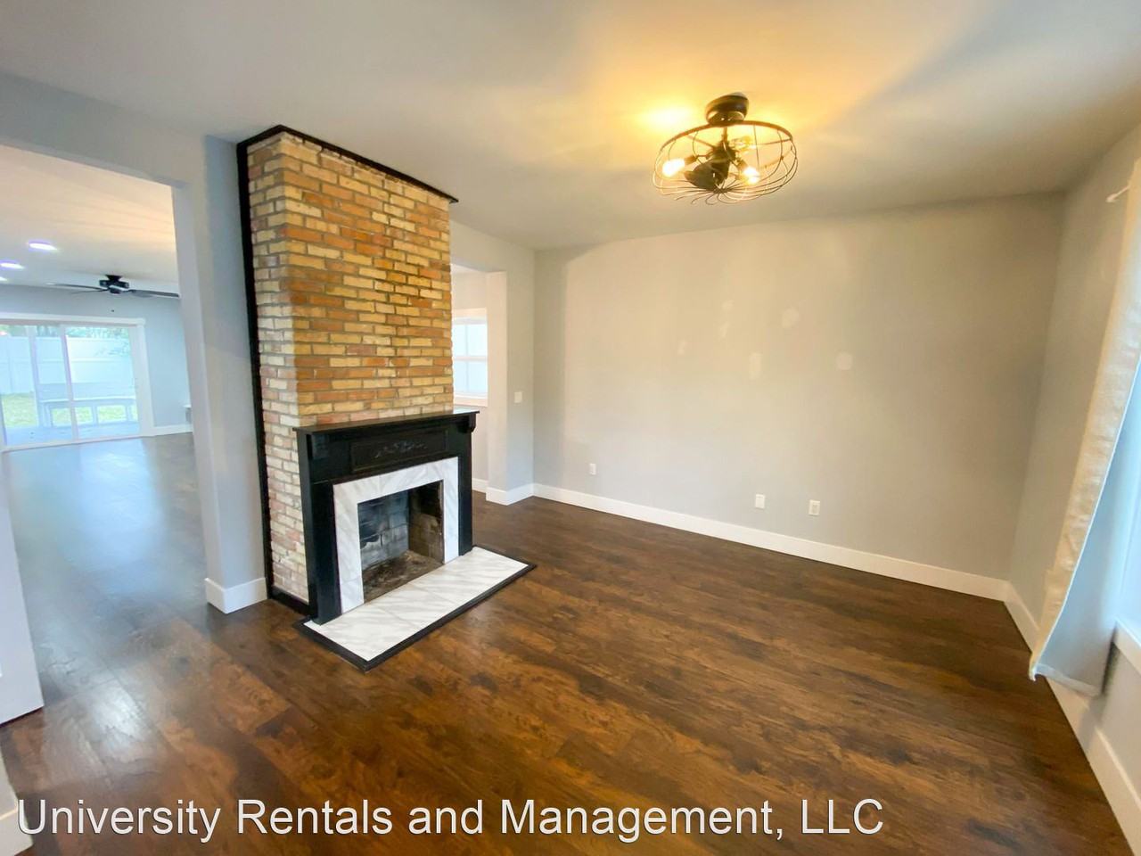 403 Ne 9th St - Photo 3 of 45