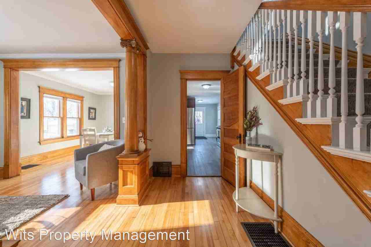873 21st Ave Se - Photo 3 of 41