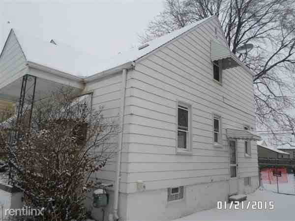 14988 Paris St - Photo 3 of 5