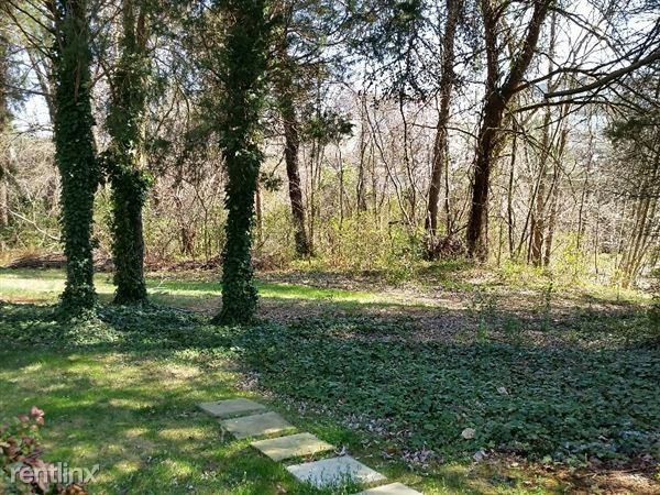 2501 Fairway Dr - Photo 2 of 10