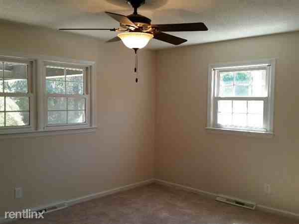 2501 Fairway Dr - Photo 3 of 10